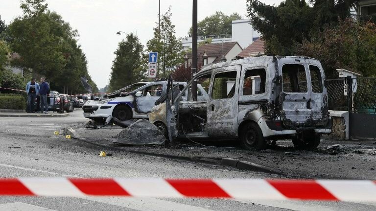 Se evocă un ”sindrom Magnanville ” reiterat de repetarea manifestărilor violente și atacarea polițiștilor cu cokteiluri Molotov la Viry-Châtillon (Essonne).